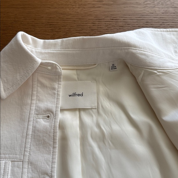 Aritzia little white crepette jacket - Picture 6 of 6
